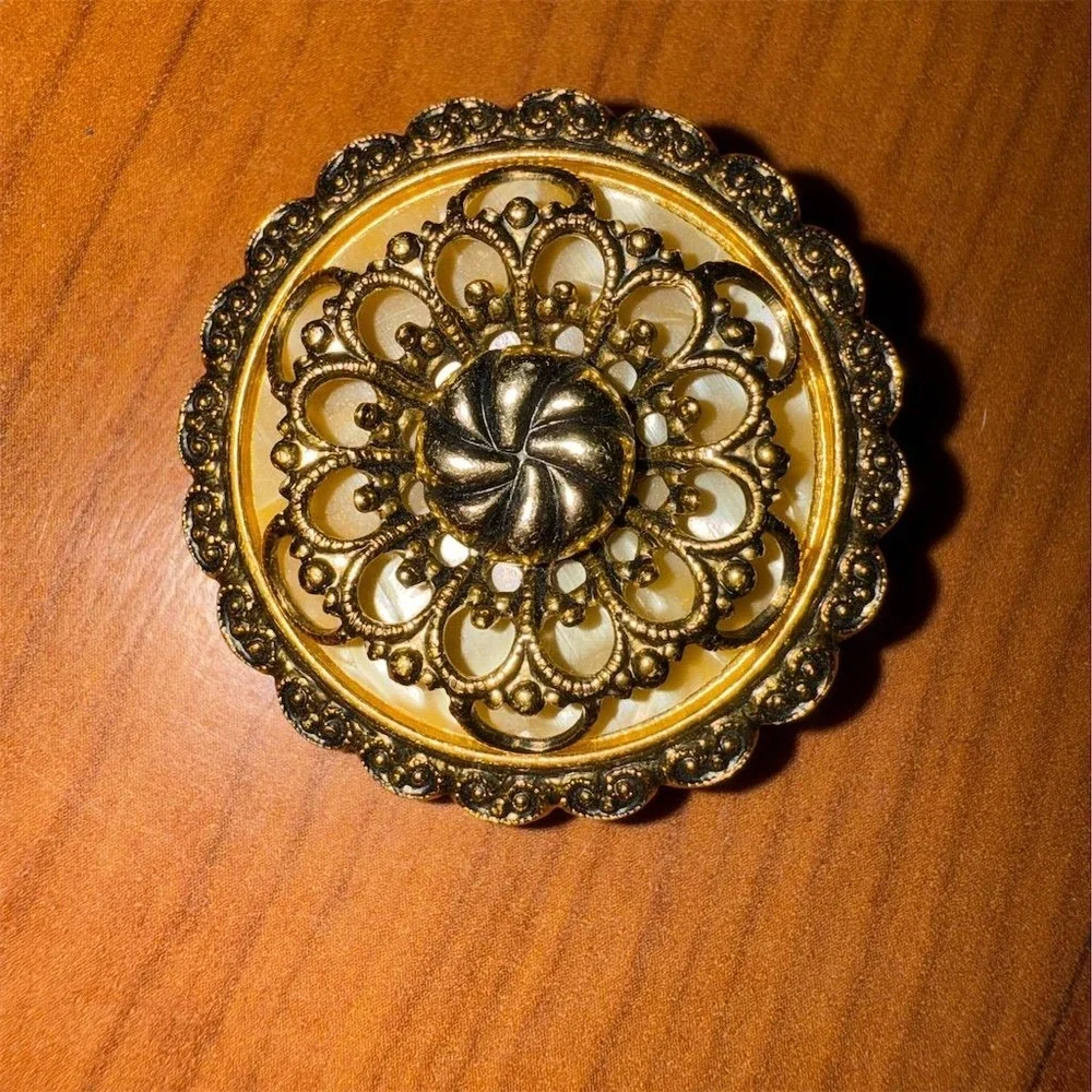 Vtg Victorian filigree Gold Tone Scarf collar Clip Western Germany 1900 timeless
